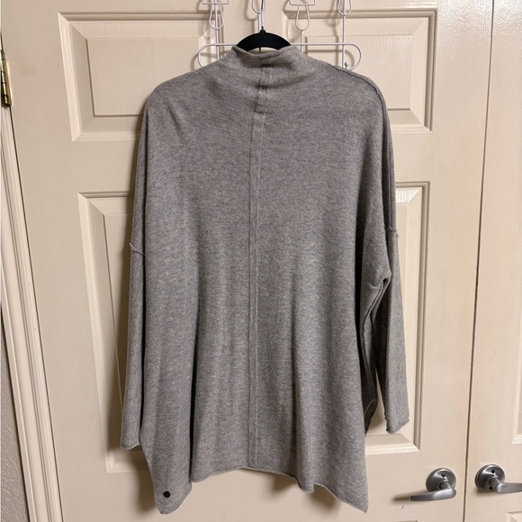 Zella Wool/Cashmere Blend mock neck oversized light weight sweater - Picture 2 of 4